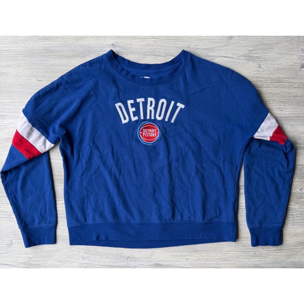 New Era Detroit Pistons Sweatshirt Womens Medium Blue NBA Crewneck Varsity Style